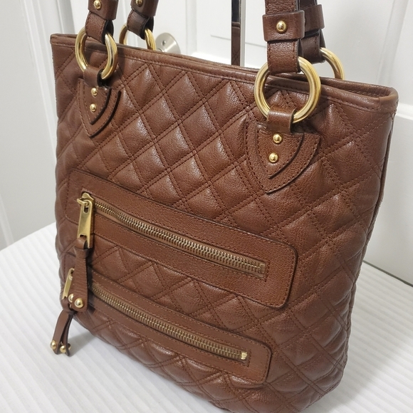 Marc Jacobs Brown Quilted Leather With Goldtone hardware Handbag, Stylish - Picture 2 of 12